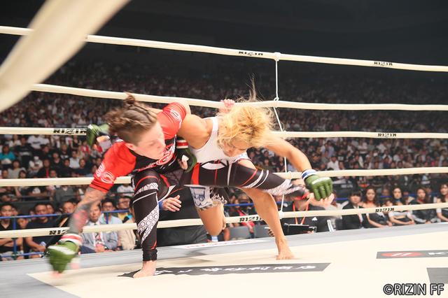 画像3: 第5試合 キャシー・ロブ VS. 山本 美憂(試合結果詳細)RIZIN FIGHTING WORLD GRAND-PRIX 2017 バンタム級トーナメント 1st ROUND -夏の陣-