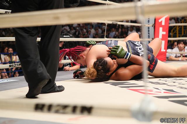 画像5: 第8試合 KINGレイナ VS. レイディー・タパ(試合結果詳細)RIZIN FIGHTING WORLD GRAND-PRIX 2017 バンタム級トーナメント 1st ROUND -夏の陣-