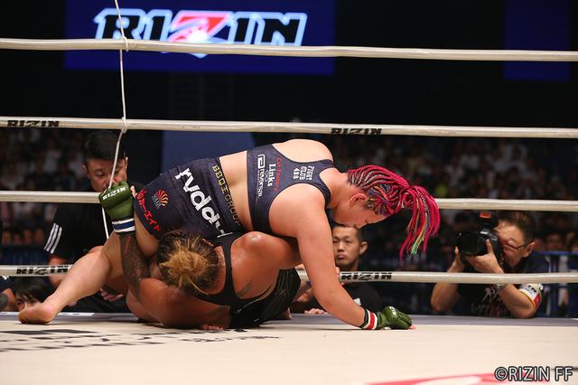 画像6: 第8試合 KINGレイナ VS. レイディー・タパ(試合結果詳細)RIZIN FIGHTING WORLD GRAND-PRIX 2017 バンタム級トーナメント 1st ROUND -夏の陣-