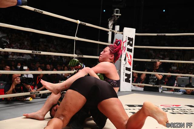 画像15: 第8試合 KINGレイナ VS. レイディー・タパ(試合結果詳細)RIZIN FIGHTING WORLD GRAND-PRIX 2017 バンタム級トーナメント 1st ROUND -夏の陣-