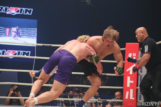 画像5: 第1試合 テオドラス・オークストリス VS. カール・アルブレックソン(試合結果詳細)RIZIN FIGHTING WORLD GRAND-PRIX 2017 バンタム級トーナメント 1st ROUND -夏の陣-