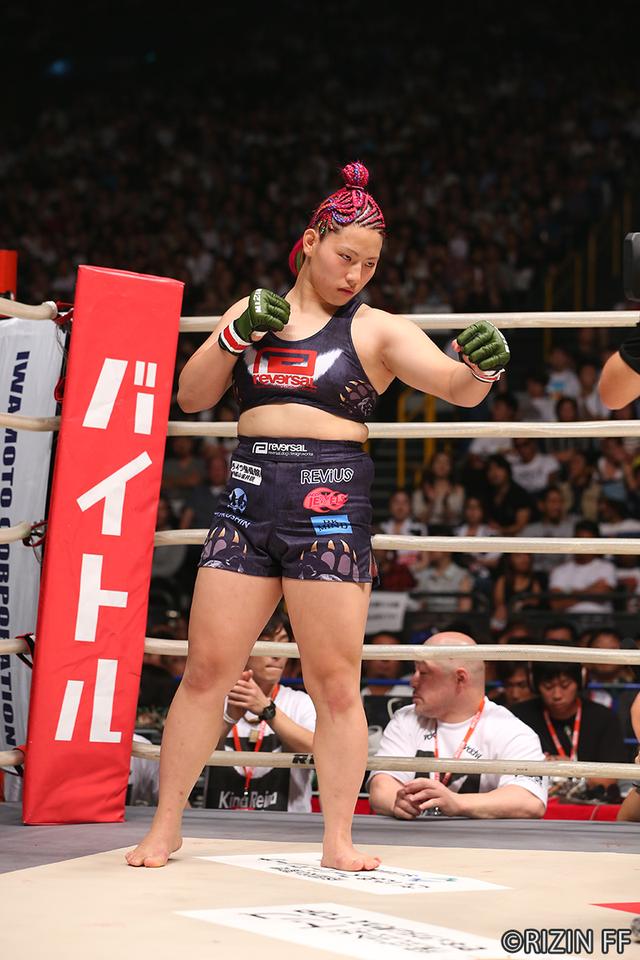 画像2: 第8試合 KINGレイナ VS. レイディー・タパ(試合結果詳細)RIZIN FIGHTING WORLD GRAND-PRIX 2017 バンタム級トーナメント 1st ROUND -夏の陣-