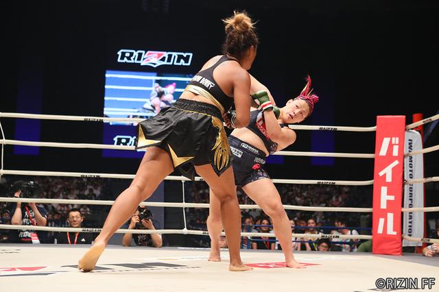 画像3: 第8試合 KINGレイナ VS. レイディー・タパ(試合結果詳細)RIZIN FIGHTING WORLD GRAND-PRIX 2017 バンタム級トーナメント 1st ROUND -夏の陣-