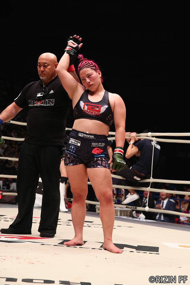 画像16: 第8試合 KINGレイナ VS. レイディー・タパ(試合結果詳細)RIZIN FIGHTING WORLD GRAND-PRIX 2017 バンタム級トーナメント 1st ROUND -夏の陣-