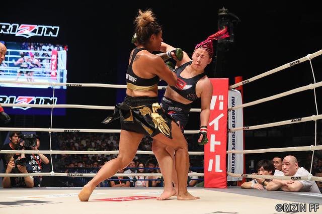 画像8: 第8試合 KINGレイナ VS. レイディー・タパ(試合結果詳細)RIZIN FIGHTING WORLD GRAND-PRIX 2017 バンタム級トーナメント 1st ROUND -夏の陣-