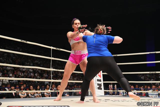 画像3: 第9試合 ギャビ・ガルシア VS. オクサナ・ガグロエヴァ(試合結果詳細)RIZIN FIGHTING WORLD GRAND-PRIX 2017 バンタム級トーナメント 1st ROUND -夏の陣-