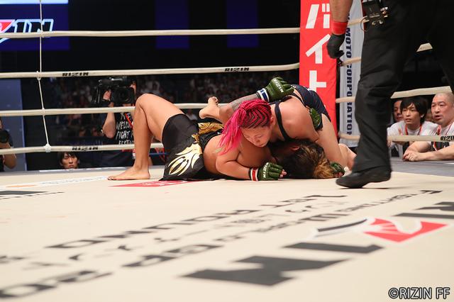 画像13: 第8試合 KINGレイナ VS. レイディー・タパ(試合結果詳細)RIZIN FIGHTING WORLD GRAND-PRIX 2017 バンタム級トーナメント 1st ROUND -夏の陣-