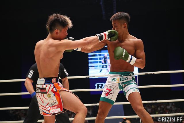 画像4: 第7試合 那須川 天心 VS. 才賀 紀左衛門(試合結果詳細)RIZIN FIGHTING WORLD GRAND-PRIX 2017 バンタム級トーナメント 1st ROUND -夏の陣-