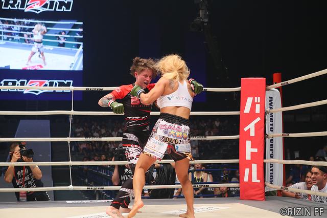 画像8: 第5試合 キャシー・ロブ VS. 山本 美憂(試合結果詳細)RIZIN FIGHTING WORLD GRAND-PRIX 2017 バンタム級トーナメント 1st ROUND -夏の陣-