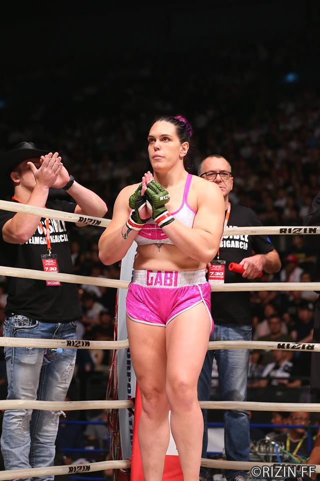 画像2: 第9試合 ギャビ・ガルシア VS. オクサナ・ガグロエヴァ(試合結果詳細)RIZIN FIGHTING WORLD GRAND-PRIX 2017 バンタム級トーナメント 1st ROUND -夏の陣-