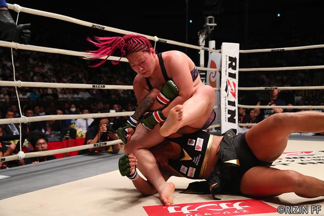 画像14: 第8試合 KINGレイナ VS. レイディー・タパ(試合結果詳細)RIZIN FIGHTING WORLD GRAND-PRIX 2017 バンタム級トーナメント 1st ROUND -夏の陣-