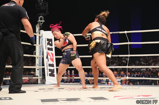 画像4: 第8試合 KINGレイナ VS. レイディー・タパ(試合結果詳細)RIZIN FIGHTING WORLD GRAND-PRIX 2017 バンタム級トーナメント 1st ROUND -夏の陣-