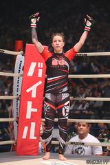 画像1: 第5試合 キャシー・ロブ VS. 山本 美憂(試合結果詳細)RIZIN FIGHTING WORLD GRAND-PRIX 2017 バンタム級トーナメント 1st ROUND -夏の陣-