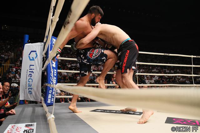 画像5: 第10試合 アミール・アリアックバリ VS. タイラー・キング(試合結果詳細)RIZIN FIGHTING WORLD GRAND-PRIX 2017 バンタム級トーナメント 1st ROUND -夏の陣-