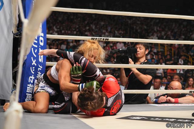 画像4: 第5試合 キャシー・ロブ VS. 山本 美憂(試合結果詳細)RIZIN FIGHTING WORLD GRAND-PRIX 2017 バンタム級トーナメント 1st ROUND -夏の陣-