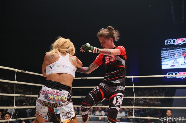 画像5: 第5試合 キャシー・ロブ VS. 山本 美憂(試合結果詳細)RIZIN FIGHTING WORLD GRAND-PRIX 2017 バンタム級トーナメント 1st ROUND -夏の陣-
