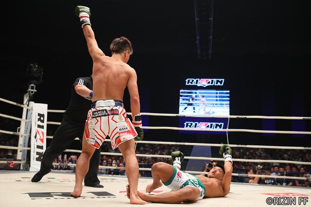 画像6: 第7試合 那須川 天心 VS. 才賀 紀左衛門(試合結果詳細)RIZIN FIGHTING WORLD GRAND-PRIX 2017 バンタム級トーナメント 1st ROUND -夏の陣-