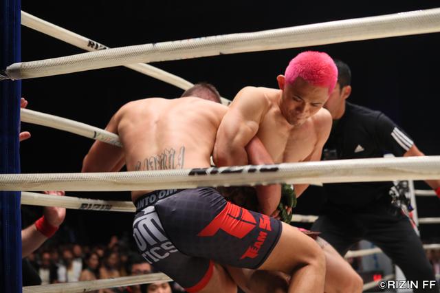 画像3: ウィッキーに敗れるも、MMAでの進化を見せたアンディ・サワー!