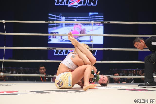 画像2: 女子トーナメント開幕、山本美憂が腕十字で一本負け!!