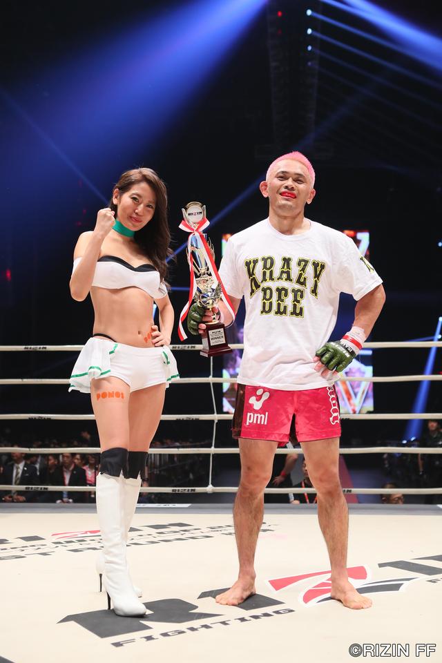 画像4: ウィッキーに敗れるも、MMAでの進化を見せたアンディ・サワー!