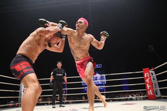 画像2: ウィッキーに敗れるも、MMAでの進化を見せたアンディ・サワー!