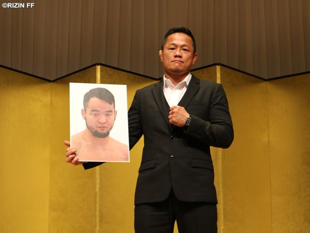 画像3: 「ボクは何発打たれても、腹でも胴でも顔でも何度も立ち上がります。これは執念です。天心選手を絶対にぶっ倒します」(浜本) 「『倒れる前提なのか?』と思いました。いつも通り普通に倒しに行こうと思います」(天心)