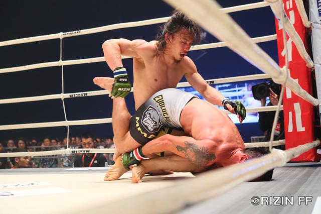 画像5: 矢地が予想を超えた大苦戦! 判定2-1で辛勝してマイクなし!!