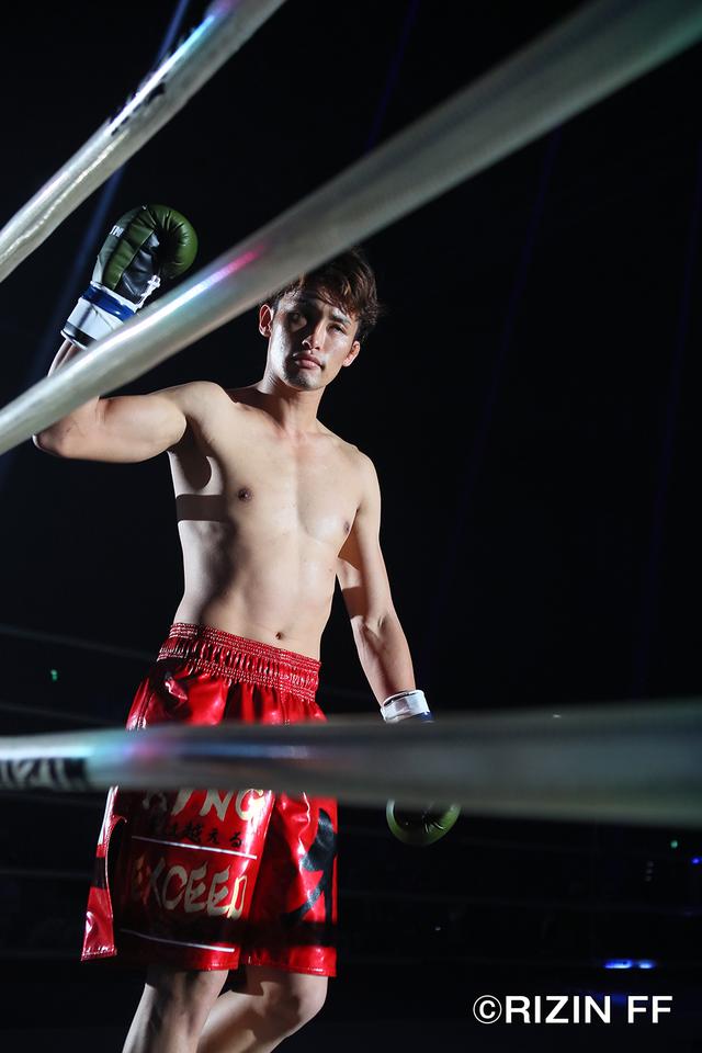 画像2: ついに『RIZIN.10』開幕! オープニングから激しい打ち合い!!
