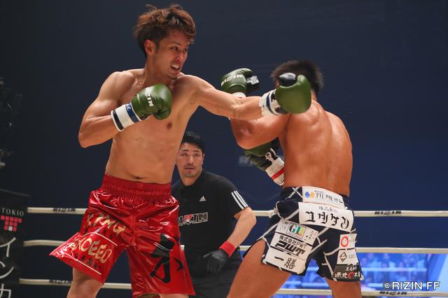 画像5: ついに『RIZIN.10』開幕! オープニングから激しい打ち合い!!