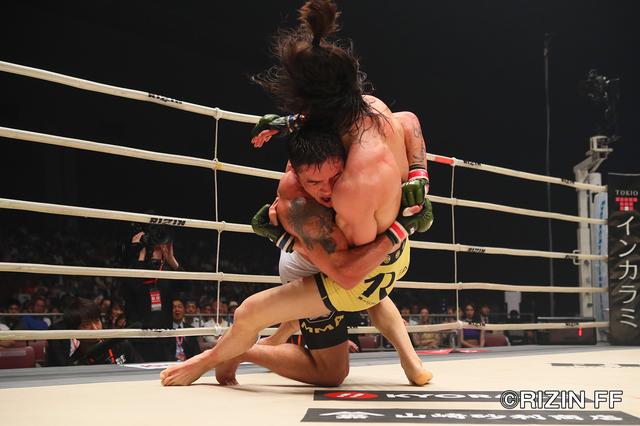 画像6: 矢地が予想を超えた大苦戦! 判定2-1で辛勝してマイクなし!!