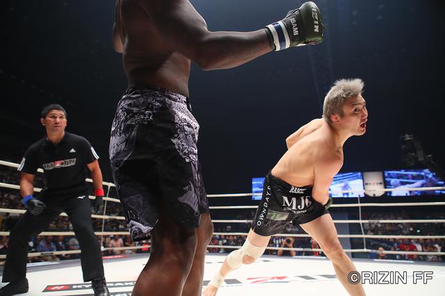 画像6: “火の玉ボーイ”が劇的KO勝利 会場に大・五味コールが巻き起こる