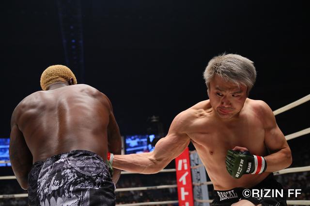画像4: “火の玉ボーイ”が劇的KO勝利 会場に大・五味コールが巻き起こる