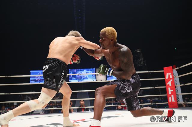 画像7: “火の玉ボーイ”が劇的KO勝利 会場に大・五味コールが巻き起こる