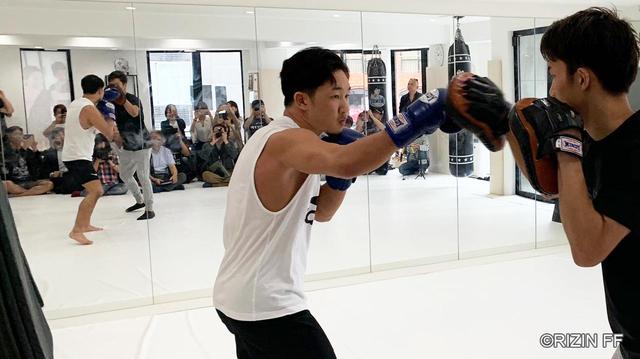 画像: 「最終的には打ち合って、俺が先に当てて倒す」RIZIN.17に出場する朝倉未来が公開練習を実施!