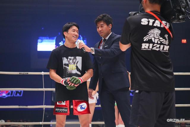 画像: 勝利者インタビュー