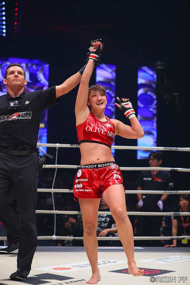 画像6: 「RENAが余裕のKO勝ち。笑顔で優勝宣言!!」