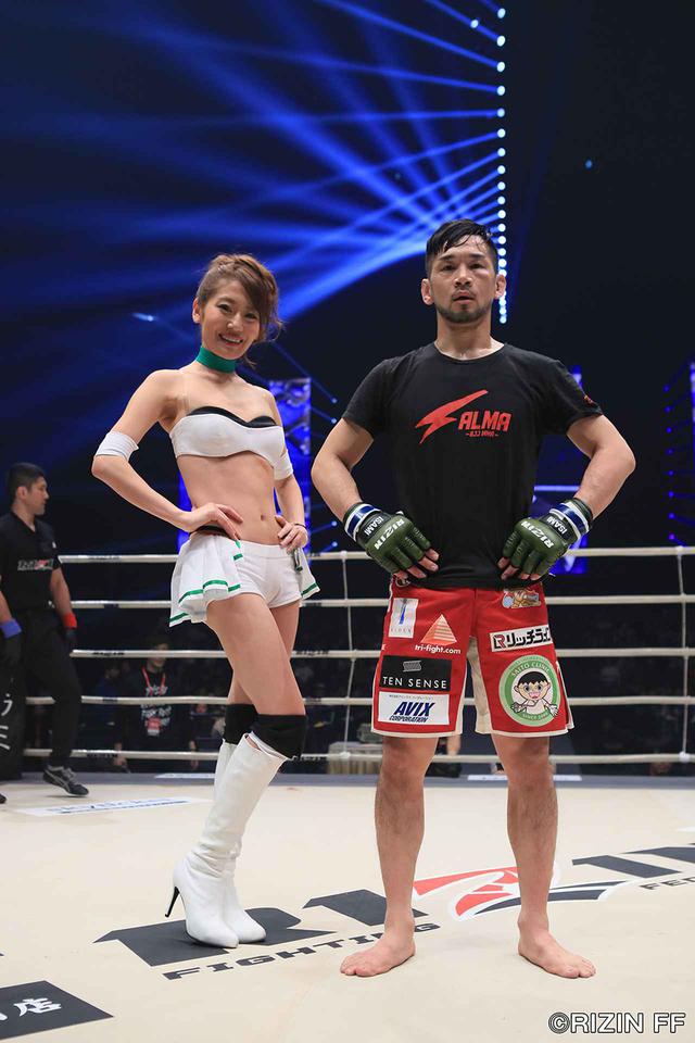 画像6: 「石渡が大塚を判定で破り、決勝の堀口戦へ!!」