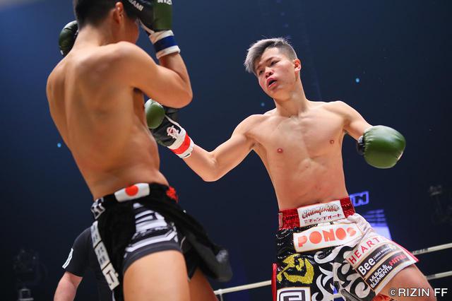 画像1: 「天心が飛びヒザ蹴りで浜本を粉砕!決勝へ!!」