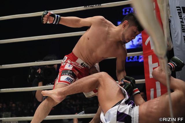 画像2: 「石渡が大塚を判定で破り、決勝の堀口戦へ!!」