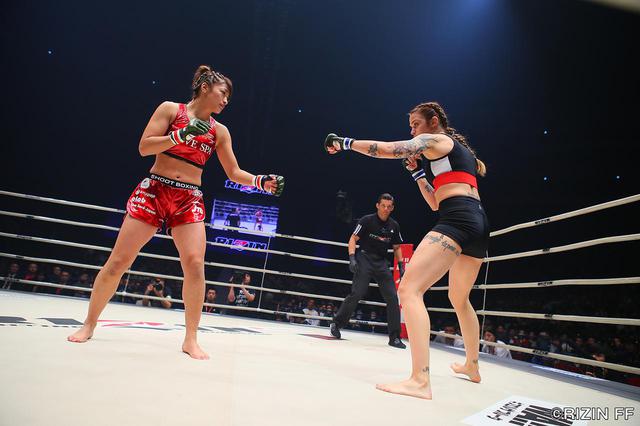 画像1: 「RENAが余裕のKO勝ち。笑顔で優勝宣言!!」