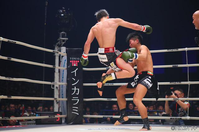 画像4: 「天心が飛びヒザ蹴りで浜本を粉砕!決勝へ!!」