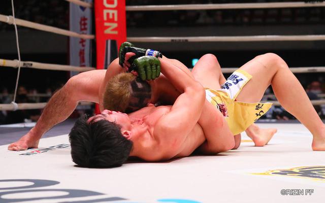 画像1: 下から攻める瀧澤、コントロールする扇久保