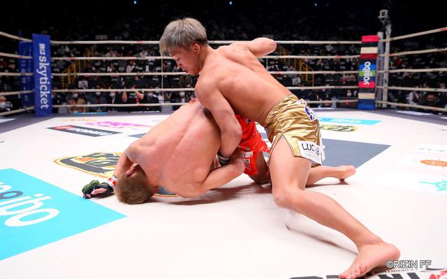画像4: まさに異種格闘技戦?!寝技の所vs.レスリング太田の攻防