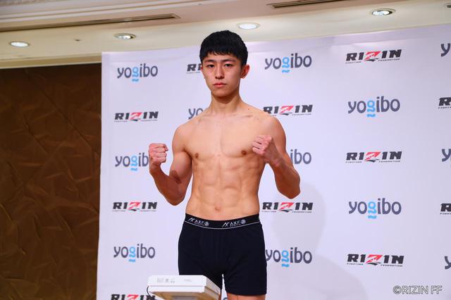 画像1: Fight #3 - 52.0kg : Nadaka Yoshinari (51.55.kg) vs Chikai (51.90kg)