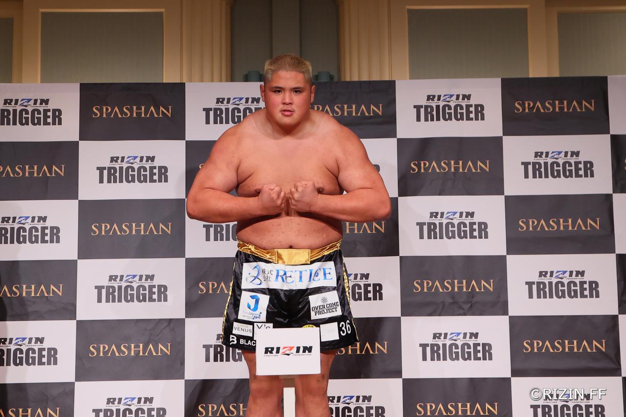 RIZIN ルイス・グスタボ　パーカー　サイン付き Amazon.co.jp: 激レアRIZIN.33 ポスタートフィックムサエフ