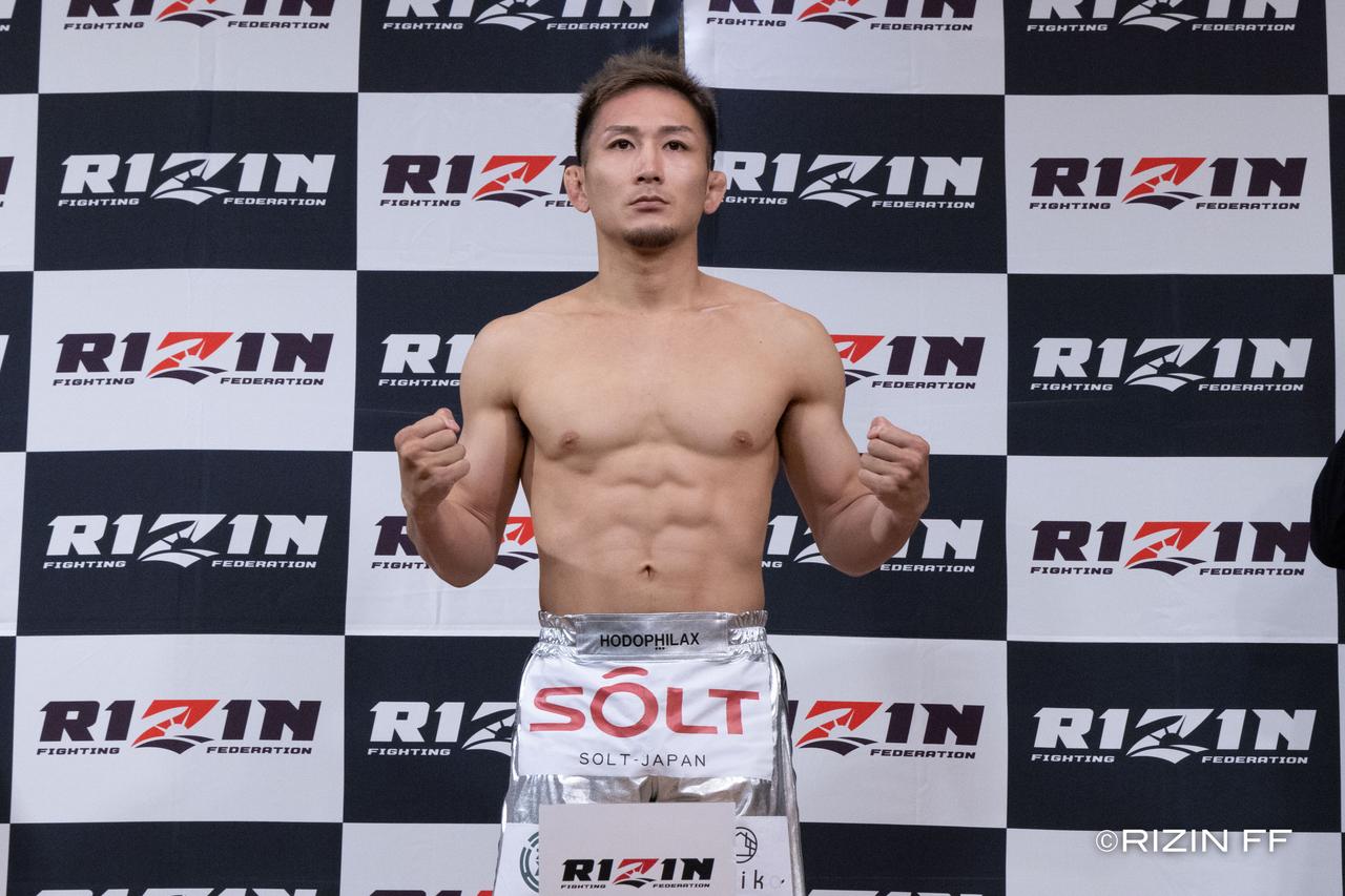 画像 : 2番目の画像 - 「RIZIN.42 全選手計量結果 フェイスオフ、計量結果、身長差、リーチ差を掲載中」のアルバム - RIZIN FIGHTING FEDERATION オフィシャルサイト