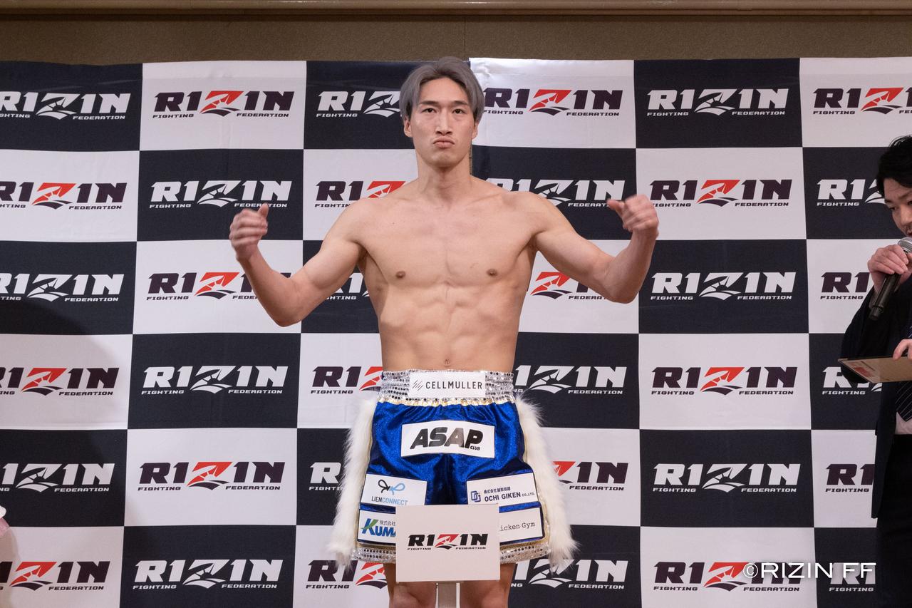 画像 : 2番目の画像 - 「RIZIN.42 全選手計量結果 フェイスオフ、計量結果、身長差、リーチ差を掲載中」のアルバム - RIZIN FIGHTING FEDERATION オフィシャルサイト