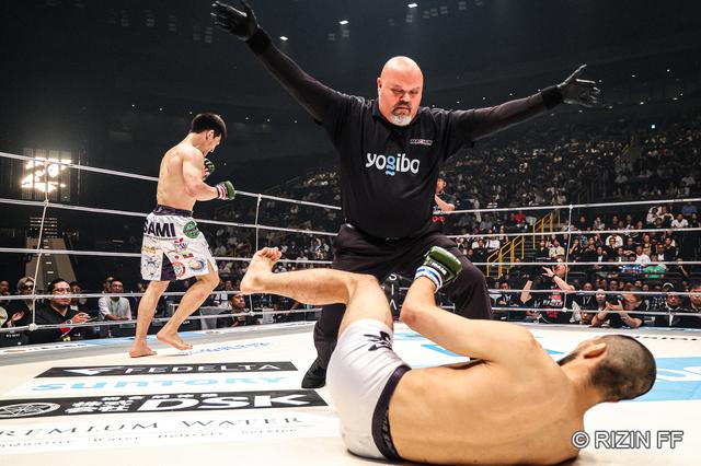 カ*ス様 RIZIN.49 カルシャガ・ダウトベック 実使用 直筆サイン入りグロ RIZIN.49 カルシャガ・ダウトベック 実使用 直筆サイン入り
