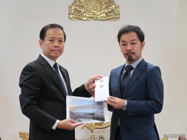 久保優太と榊原CEOがミャンマー大使館を訪問し、大地震への支援物資を