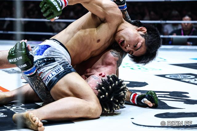 試合結果】RIZIN男祭り 第5試合／ヒロヤ vs. 篠塚辰樹 - RIZIN